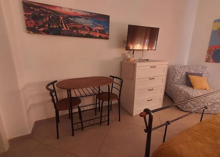 Morghen 88 Vomero RoomsHotel Napoli